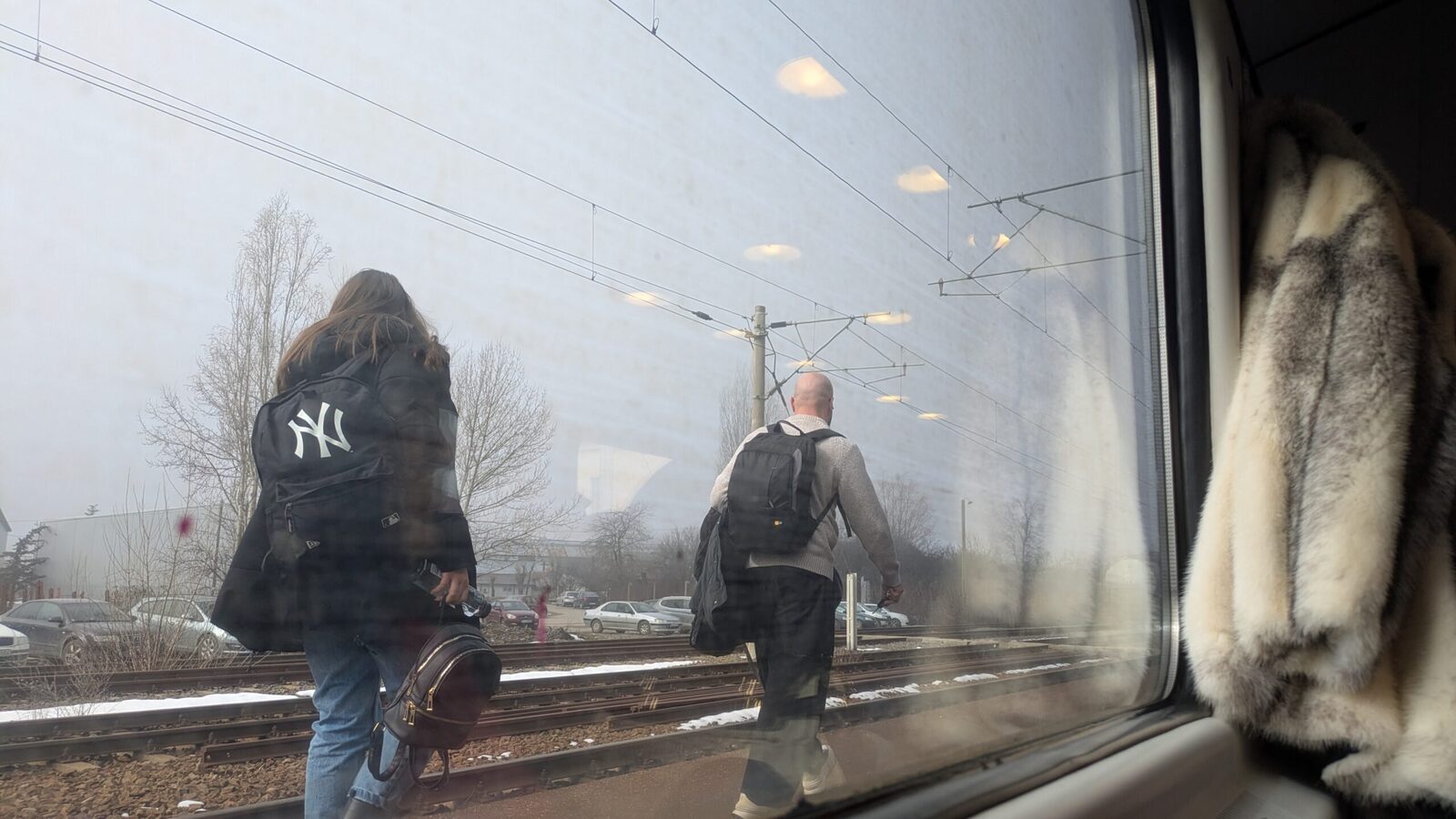 Haos pe șine: Trenurile spre munte, asaltate de bucureșteni, după cozile infernale de pe dn1 Mii de bucureșteni au abandonat mașinile personale în ultimul weekend din februarie și în prima zi de primăvară, odată cu aglomerația de pe Drumul Național 1