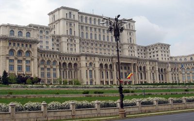 Dezbateri aprinse pe bugetul pentru 2026: Comisiile parlamentare intră în scenă Proiectul de buget pentru anul 2026, adoptat de Guvernul condus de premierul Ilie Bolojan, va fi analizat în această săptămână de comisiile parlamentare