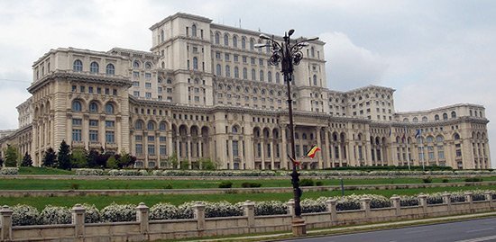 Dezbateri aprinse pe bugetul pentru 2026: Comisiile parlamentare intră în scenă Proiectul de buget pentru anul 2026, adoptat de Guvernul condus de premierul Ilie Bolojan, va fi analizat în această săptămână de comisiile parlamentare