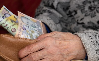Pensiile vin mai repede pentru Paște: Bani pe card pe 8 aprilie, prin poștă până pe 9 Bucurie pentru pensionari înainte de sărbători