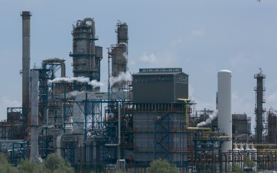 Rafinăriile Petromidia și Vega, din nou funcționale după lucrări ample de mentenanță După finalizarea unor ample lucrări de mentenanță, rafinăriile Petromidia Năvodari și Vega Ploiești și-au reluat activitatea