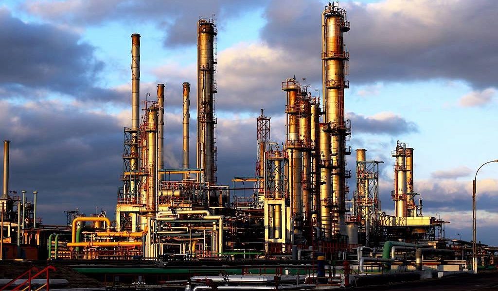 Rafinăria României oprește producția pentru revizie tehnică