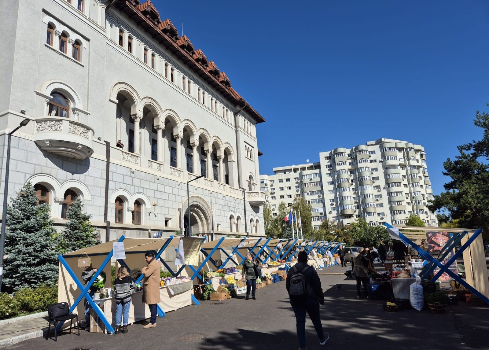 Piața volantă revine în Sectorul 1 cu produse de la producători locali Locuitorii Sectorului 1 vor avea din nou ocazia să achiziționeze produse de la producători locali