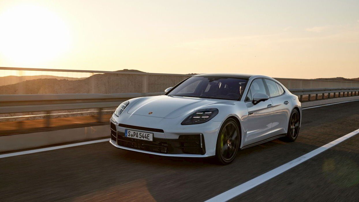 Porsche ia în calcul un Panamera electric: ce se ascunde în spatele acestei decizii Porsche, producătorul german de automobile de lux, ar putea lansa în viitorul apropiat o versiune electrică a modelului Panamera, un pas care reflectă o schimbare strategică majoră