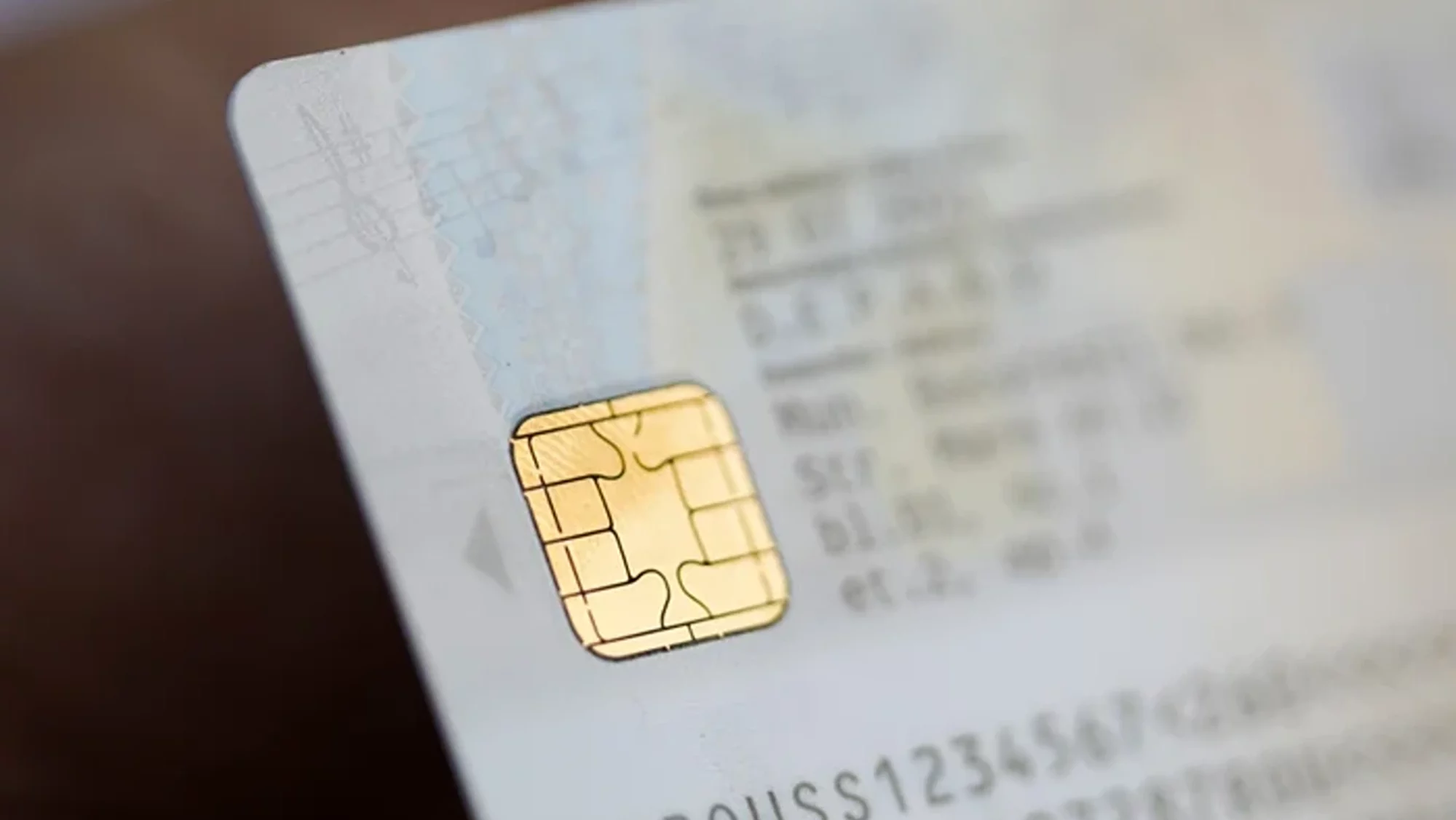 Blocaje la schimbarea adresei cu noul buletin electronic: românii reclamă dificultăți Implementarea buletinului electronic în România, prezentată ca un pas important în digitalizarea administrației, se lovește deja de primele probleme