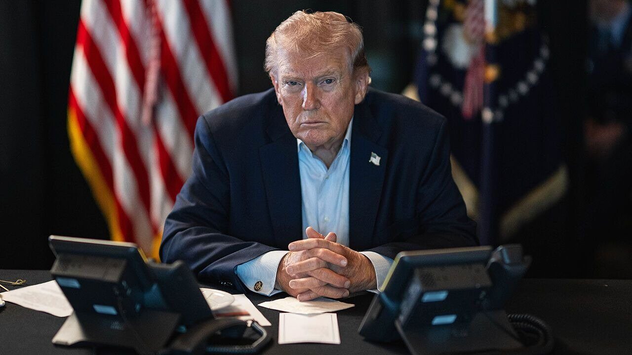 „Noul Nostradamus” prezice schimbări majore în Iran: Declarațiile lui Trump și reacțiile internaționale Un brazilian autointitulat „Noul Nostradamus” a atras atenția internațională cu presupusele sale previziuni despre Iran, care au fost reluate în contextul anunțului făcut de fostul președinte american Donald Trump despre moartea liderului suprem iranian, Ali Khamenei