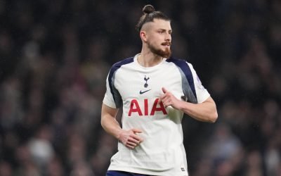 Drăgușin, absent de la meciul Tottenham – Crystal Palace din cauza unei lovituri la cap Fundașul român Radu Drăgușin nu va evolua pentru Tottenham Hotspur în meciul cu Crystal Palace, programat în această seară, de la ora 22.00, în etapa a 30-a din Premier League