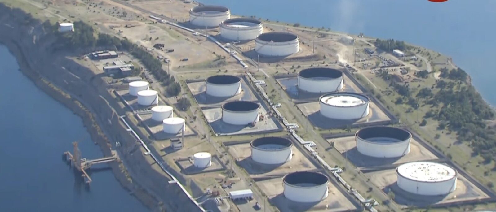 Petrolul fuge spre noi maxime pe fondul tensiunilor din Orientul Mijlociu Prețul petrolului a continuat să crească luni, pe fondul incertitudinii din Orientul Mijlociu, unde războiul în curs de desfășurare amenință să perturbe aprovizionarea globală cu energie