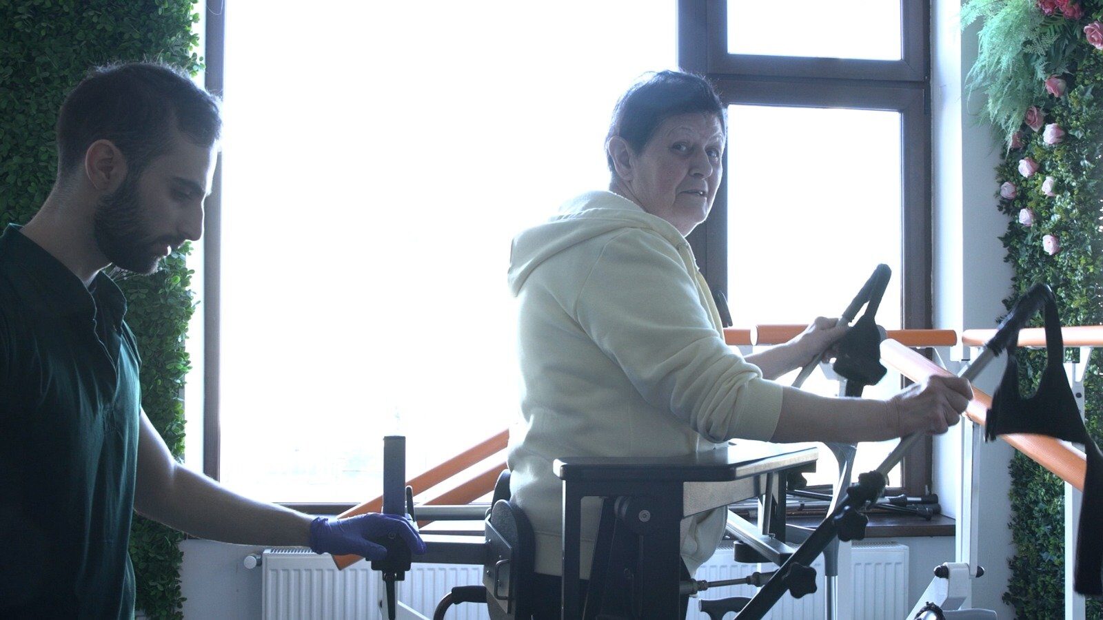 Recuperare miraculoasă la un spital din Ilfov: Pacienta începe să miște după trei zile de tratament O pacientă cu accident vascular cerebral (AVC) a înregistrat o îmbunătățire semnificativă a stării sale de sănătate la Spitalul de Recuperare Medicală „Sfântul Sava cel Sfințit” din Pantelimon, Ilfov
