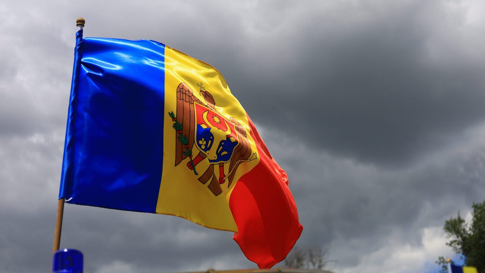 Noi reguli pentru străinii care lucrează în Moldova: proceduri simplificate și control sporit Începând cu 2 martie, Republica Moldova introduce o serie de modificări în procedurile pentru obținerea și prelungirea permiselor de ședere în scop de muncă pentru cetățenii străini