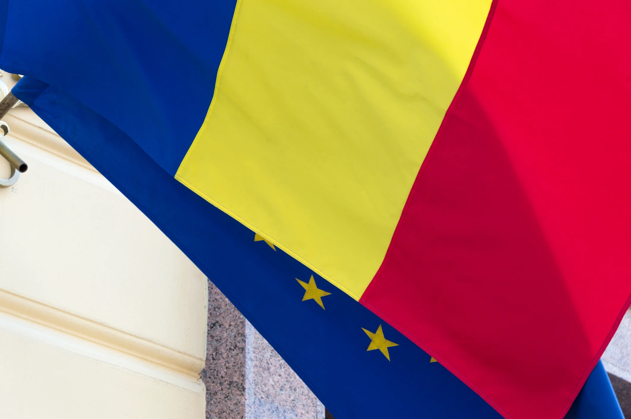 România va primi 150 de milioane de euro de la Uniunea Europeană pentru stocarea energiei electrice Comisia Europeană a aprobat o schemă de ajutor de stat în valoare de 150 de milioane de euro (aproximativ 764 de milioane de lei) pentru dezvoltarea capacităților de stocare a energiei electrice în România