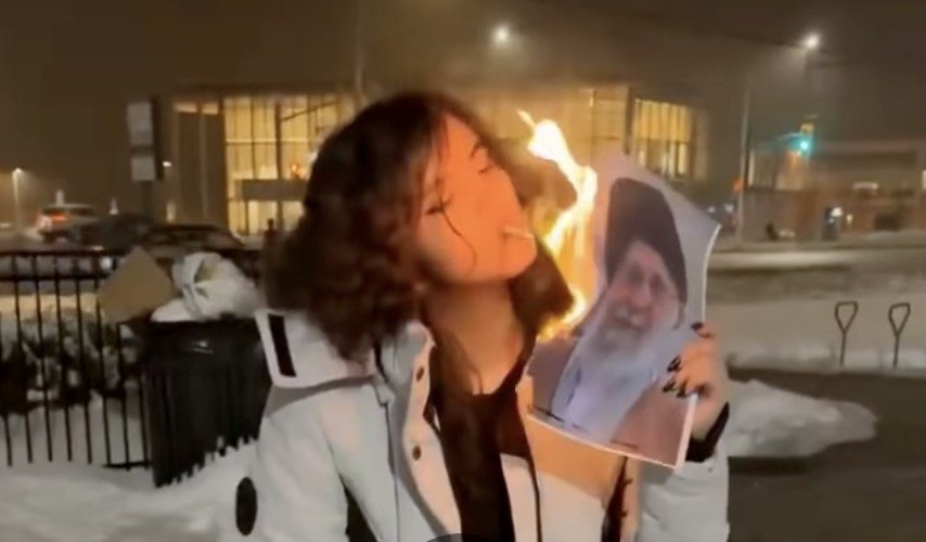 Solidaritatea occidentală, pusă la încercare de protestele din Iran În timp ce femeile din Iran continuă să sfideze regimul de la Teheran și să protesteze pe străzi, smulgându-și vălurile, o parte semnificativă a comentatorilor occidentali au rămas tăcuți