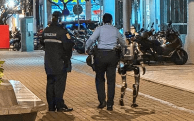 Robot umanoid, escortat de poliție după ce a speriat o bătrână în Macao Un robot umanoid a fost implicat într-un incident neobișnuit în Macao, fiind escortat de poliție după ce a provocat o sperietură puternică unei femei în vârstă