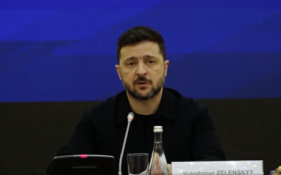 Zelenski cere UE să intensifice sancțiunile și să ofere un calendar clar pentru aderarea Ucrainei Președintele Ucrainei, Volodimir Zelenski, a solicitat Uniunii Europene să acționeze mai ferm împotriva Rusiei, cerând intensificarea sancțiunilor, deblocarea sprijinului financiar și stabilirea unei date concrete pentru aderarea Ucrainei la blocul comunitar