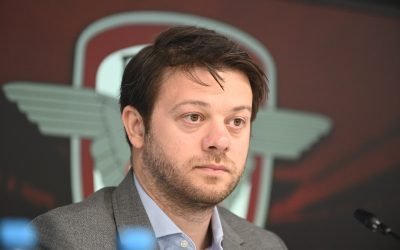 Kader Keita, fotbalistul Rapidului, implicat într-un accident rutier; victima este în stare gravă Mijlocașul echipei Rapid București, Abdul Kader Keita, a fost implicat într-un accident rutier în zona Colentina din Capitală, în urma căruia o femeie de 68 de ani a fost grav rănită