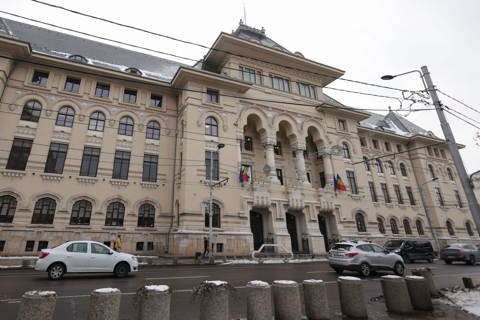 Primăria Capitalei, pe cale să intre în criză financiară: Bucureștiul riscă incapacitatea de plată Liderii PSD, USR și UDMR sunt nemulțumiți de un mecanism introdus în proiectul de buget pentru 2026, care ar obliga primăriile din țară să acopere datoriile Primăriei Capitalei