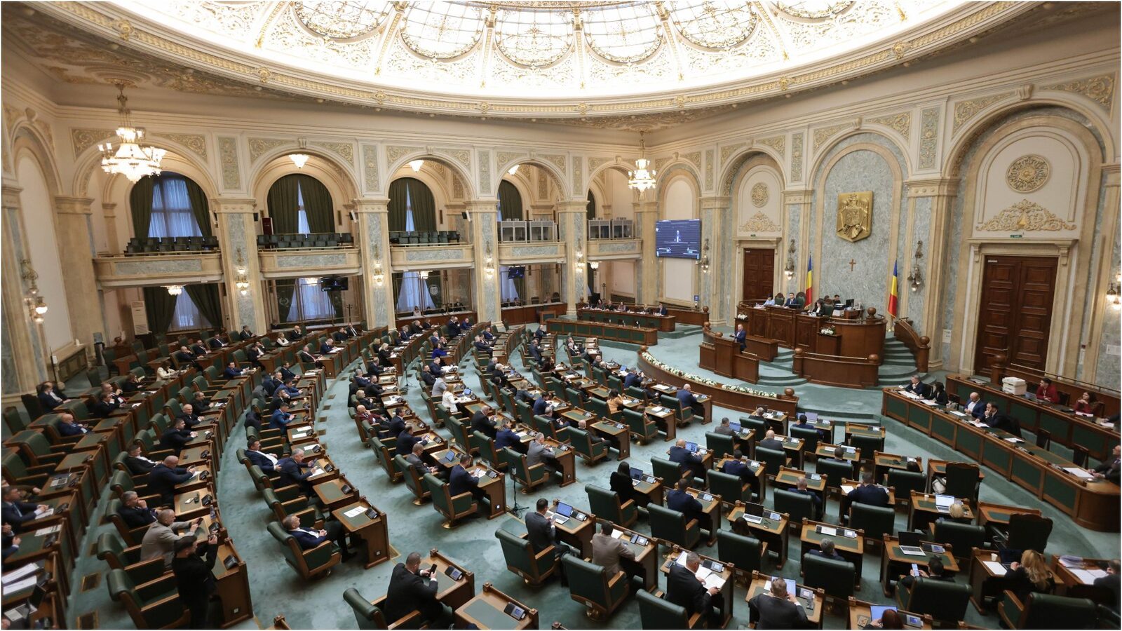 Moțiune împotriva ministrului culturii, dezbătută în senat O moțiune simplă formulată de senatorii opoziției împotriva ministrului Culturii, Andras Istvan Demeter, va fi dezbătută și votată luni în plenul Senatului