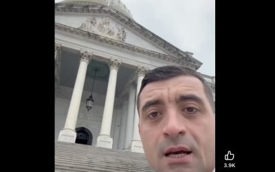 Simion, în SUA: Liderul AUR promovează teorii conspiraționiste și cere ajutorul administrației Trump George Simion, liderul partidului extremist AUR, se află în Statele Unite ale Americii, unde participă la o dezbatere cu politicieni din mai multe țări