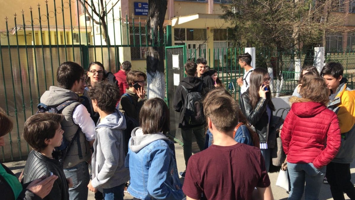 Profesorii amenință cu boicotarea simulărilor la examenele naționale Marius Nistor, președintele Federației Sindicatelor din Educație „Spiru Haret”, a anunțat că profesorii ar putea boicota simulările examenelor naționale din 2026