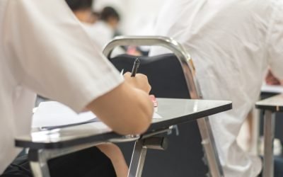 Simularea la Bacalaureat 2026: Elevii au susținut proba la alegere; Rezultatele vin pe 16 aprilie Elevii de clasele a XII-a și a XIII-a au susținut miercuri, 25 martie, simularea probei la alegere a profilului și specializării pentru Bacalaureatul din 2026