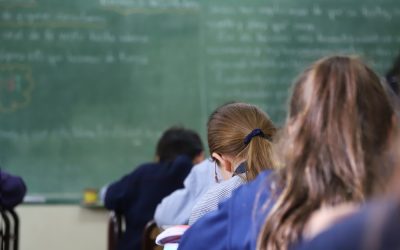 Elevii de clasa a VIII-a susțin luni simularea la română, boicotul profesorilor afectând sute de școli Aproape toți elevii de clasa a VIII-a din țară se pregătesc luni pentru simularea la Limba și Literatura Română, parte a simulării pentru Evaluarea Națională 2026