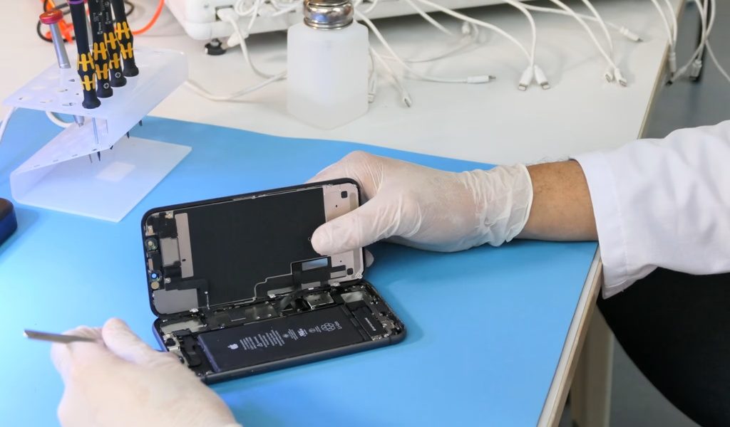 Mai mulți europeni aleg smartphone-uri second-hand