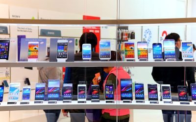 Scăderi istorice pe piața smartphone-urilor: Deficitul de memorie RAM, principalul vinovat Piața globală a smartphone-urilor se confruntă cu o potențială scădere dramatică a vânzărilor, cu o diminuare estimată la 13% pentru anul curent, conform analizelor companiei IDC