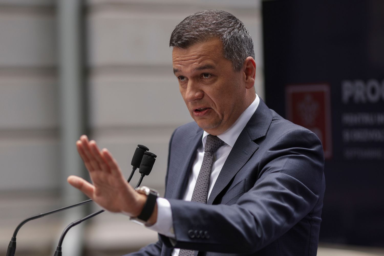 PSD decide referendum intern privind ieșirea de la guvernare: data stabilită pentru 20 aprilie Liderii PSD au stabilit data de 20 aprilie pentru referendumul intern prin care membrii partidului vor decide viitorul coaliției de guvernare