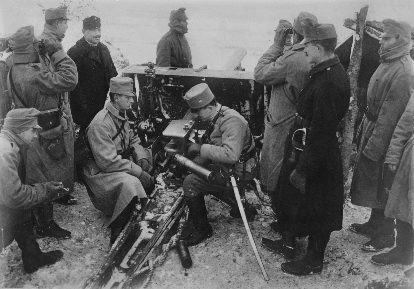 Planul Austro-Ungariei de a ține România în afara războiului În decembrie 1914, în timp ce luptele din Primul Război Mondial se desfășurau de cinci luni, diplomații marilor puteri se luptau pentru a atrage statele neutre de partea lor