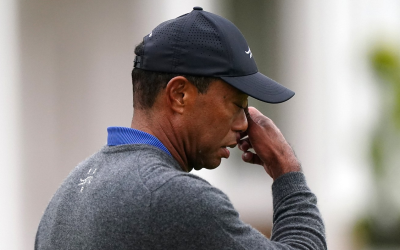 Tiger Woods, arestat în Florida după un accident rutier Celebrul jucător de golf Tiger Woods a fost arestat în Florida, vineri, în urma unui accident de mașină în care autoturismul a fost răsturnat