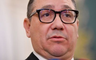 Ponta o acuză pe Țoiu că i-a dat fiica jos din avion: „a sunat personal” Scandal la vârful politicii