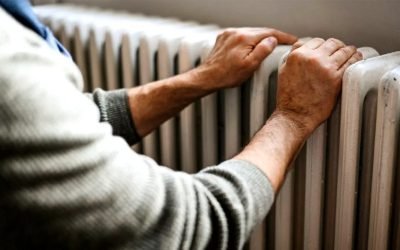 O invenție simplă promite încălzirea eficientă a locuinței și economii la facturi Un nou produs, sub forma unei folii izolatoare reflectorizante, promite să maximizeze eficiența caloriferelor și să reducă pierderile de căldură