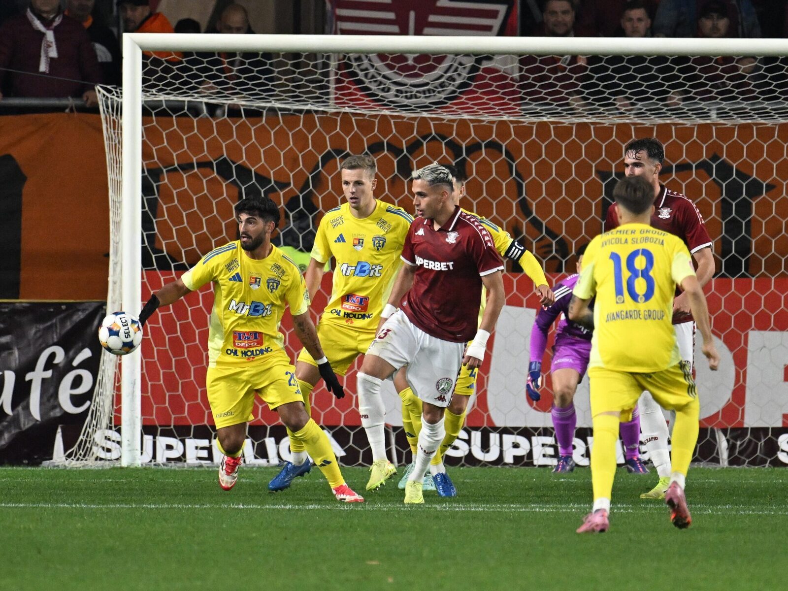 Rapid obține victorie pe terenul Unirii Slobozia, dar rămâne la distanță de Craiova Rapid București a învins Unirea Slobozia cu scorul de 1-0 într-un meci din etapa a 29-a a Superligii, disputat pe stadionul „1 Mai” din Slobozia