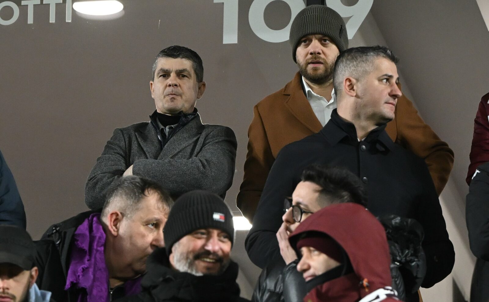 Victor Angelescu, acționar minoritar al Rapidului, contestă vehement decizia arbitrului Istvan Kovacs de a nu acorda fault în atac la o fază premergătoare golului de 2-2 în meciul cu Dinamo