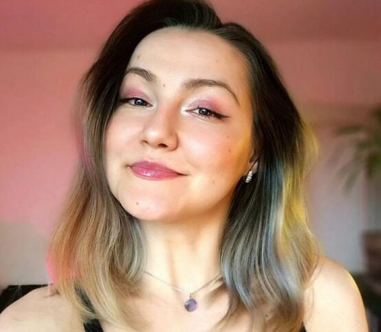 Oana Lasconi, criticată dur după ce a comparat moralitatea lui Ali Khamenei cu cea a Patriarhului Daniel Afirmația controversată a Oanei Lasconi, fiica fostei candidate la prezidențiale Elena Lasconi, a stârnit un val de reacții negative