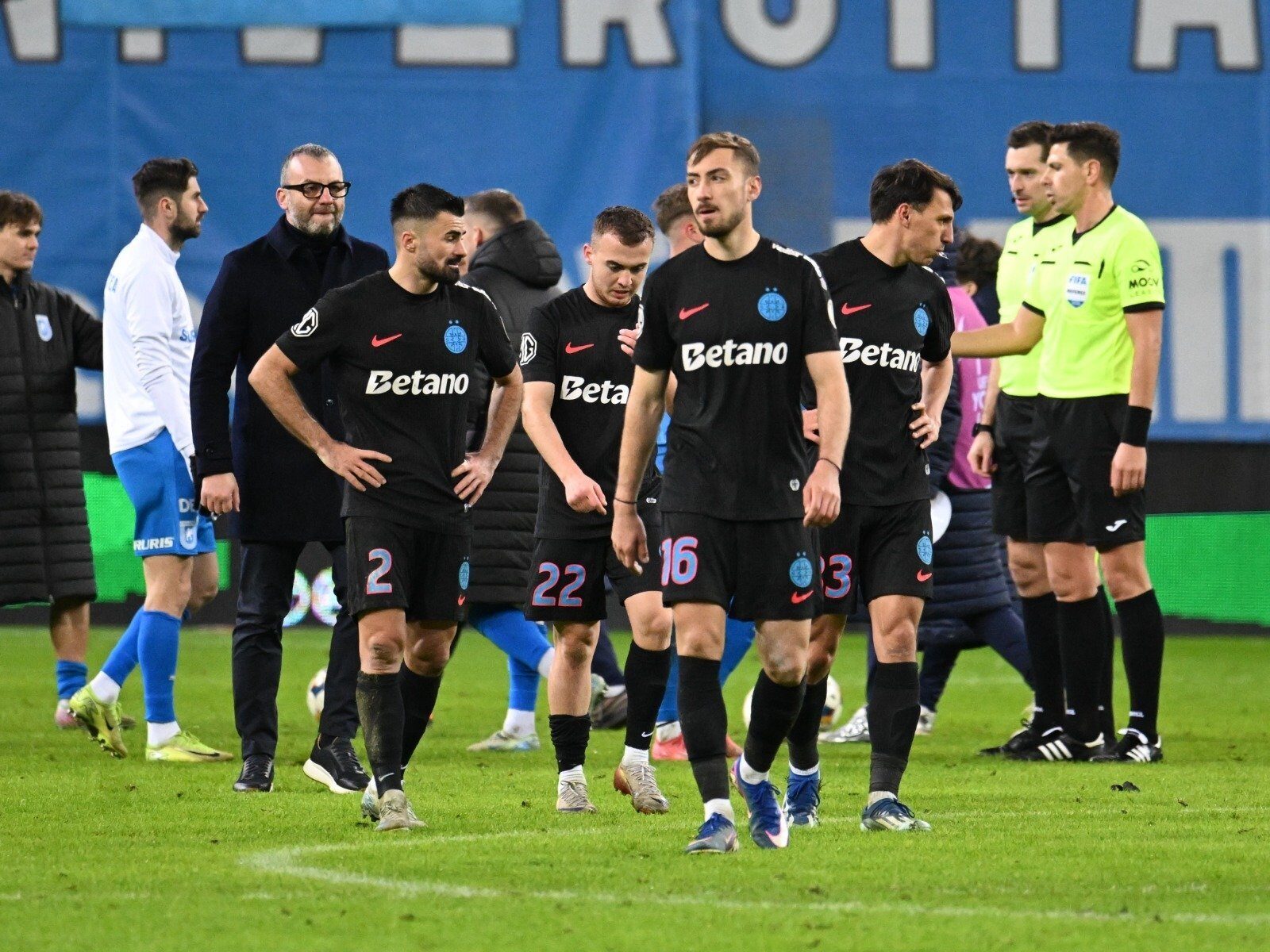 FCSB, în play-out: O performanță istorică negativă pentru echipa lui Gigi Becali FCSB, echipa de fotbal cu un palmares bogat, va juca în play-out-ul sezonului, ratând astfel prezența în play-off, o premieră în istoria recentă a clubului