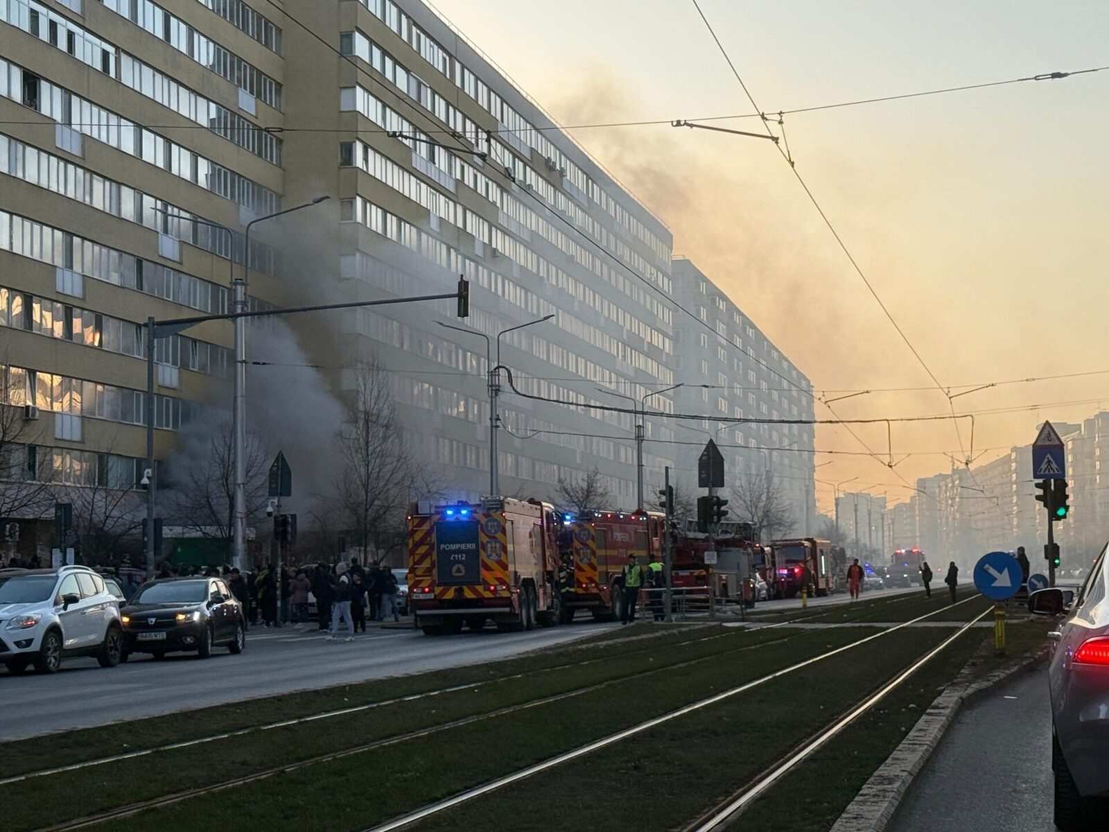 Un incendiu a izbucnit la un spațiu comercial situat la parterul unui bloc de pe Șoseaua Pantelimon din București, sâmbătă după-amiaza