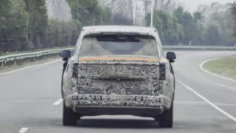Xiaomi pregătește un SUV de mari dimensiuni: YU9 promite autonomie extinsă Un nou model de SUV de la Xiaomi, denumit YU9, a fost surprins în teste pe drumurile publice, dezvăluind detalii despre designul și specificațiile sale
