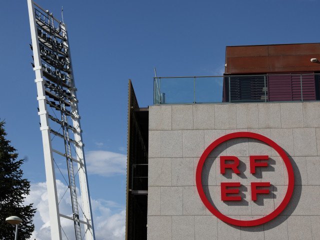 Spania amână deplasarea în Turcia din cauza tensiunilor din Orientul Mijlociu Echipa națională de fotbal feminin a Spaniei a amânat deplasarea în Turcia, programată inițial pentru joi, 5 martie