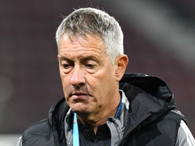 Bergodi, suspendat și amendat, nu va sta pe banca „U” Cluj la meciul cu fcsb Antrenorul italian Cristiano Bergodi a fost suspendat o lună și amendat cu 10.000 de lei în urma incidentelor din meciul Universitatea Cluj – CFR Cluj