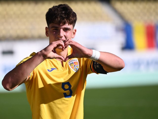 Surpriză la echipa națională: Ioan Vermeșan, pe lista preliminară a lui Mircea Lucescu Selecționerul Mircea Lucescu a inclus pe lista preliminară a echipei naționale de fotbal un nume surprinzător: Ioan Vermeșan, tânărul atacant al echipei italiene Hellas Verona