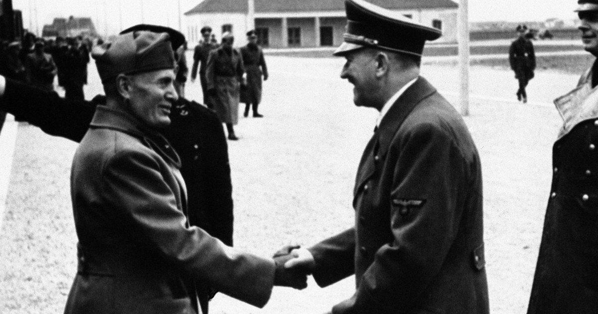 Documente secrete ale lui Mussolini, pregătite pentru licitație, recuperate de autorități Cinci file scrise de mână de Benito Mussolini, destinate pregătirii întâlnirii cu Adolf Hitler din 1944, au fost descoperite și confiscate de carabinieri în Italia