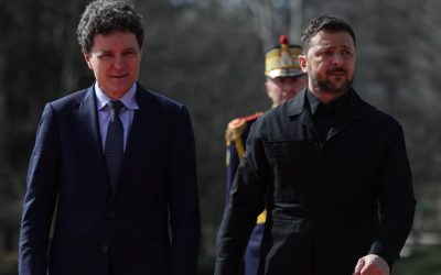 Zelenski și Nicușor Dan au discutat despre parteneriatul strategic România-Ucraina la Cotroceni Președintele ucrainean Volodimir Zelenski a efectuat o vizită oficială la București, unde s-a întâlnit cu președintele României, Nicușor Dan