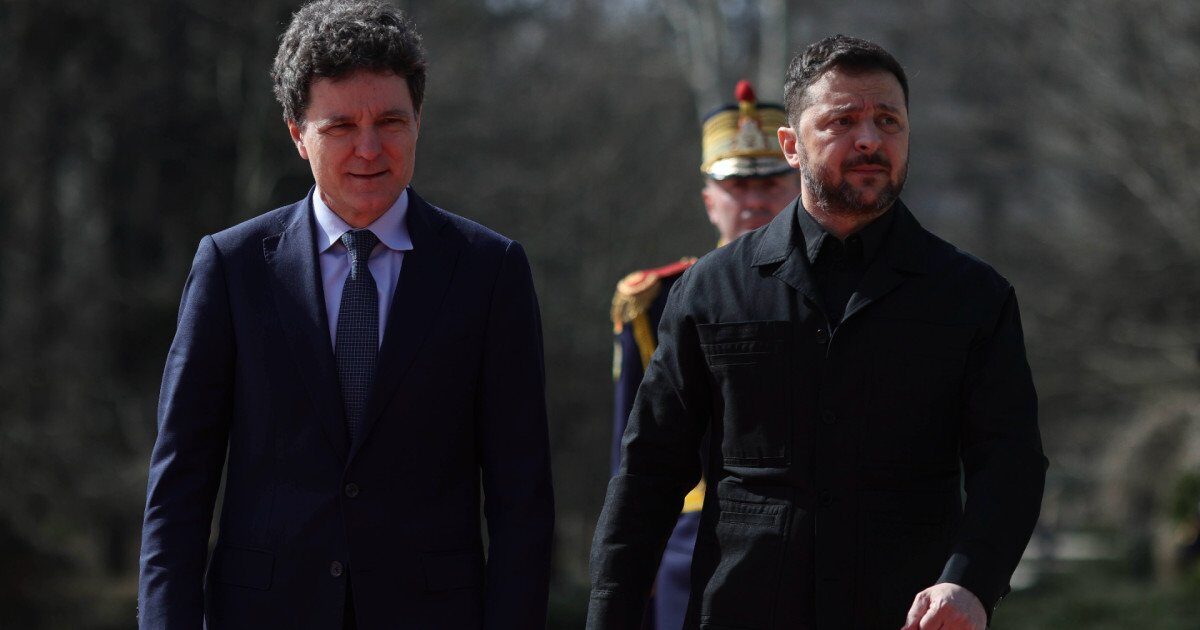Zelenski și Nicușor Dan au discutat despre parteneriatul strategic România-Ucraina la Cotroceni Președintele ucrainean Volodimir Zelenski a efectuat o vizită oficială la București, unde s-a întâlnit cu președintele României, Nicușor Dan