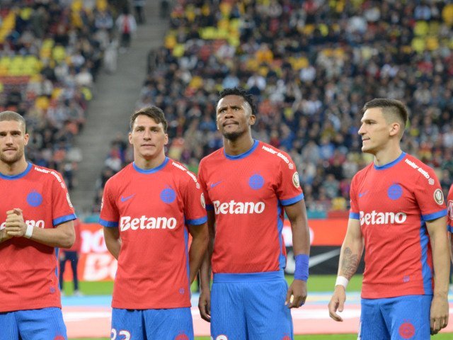 Radunovic, amendat și scos din echipa de start de FCSB Risto Radunovic, fundașul muntenegrean al celor de la FCSB, a fost amendat cu 20.000 de euro și va începe meciul cu UTA Arad pe banca de rezerve, după ce a întârziat cu trei zile revenirea la echipă
