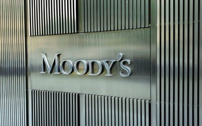 Moody’s avertizează: România, în pericol de retrogradare dacă nu reduce deficitul Agenția de evaluare financiară Moody’s a analizat recent ratingul României, avertizând asupra riscului de retrogradare