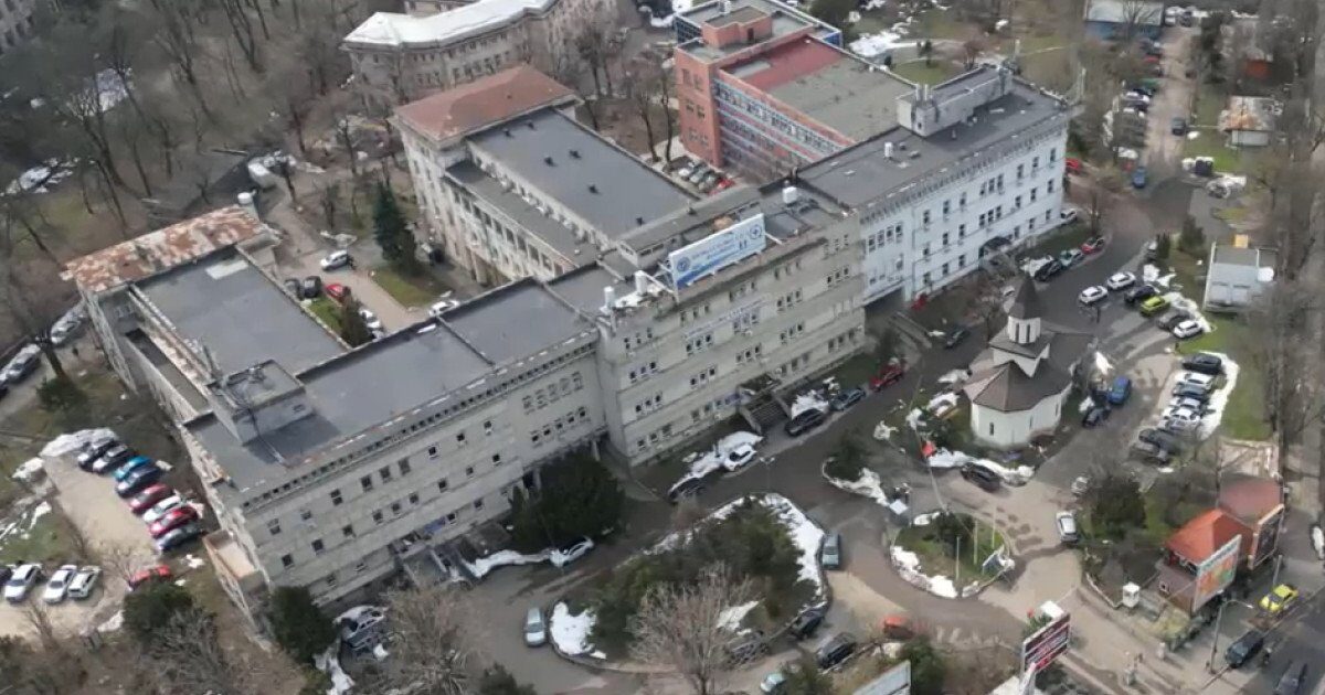 Spitalul CF2 din București, de la unitate model la ruină Spitalul Clinic CF2 din București, construit în 1942 pe un teren donat de Casa Regală, se confruntă în prezent cu o stare avansată de degradare