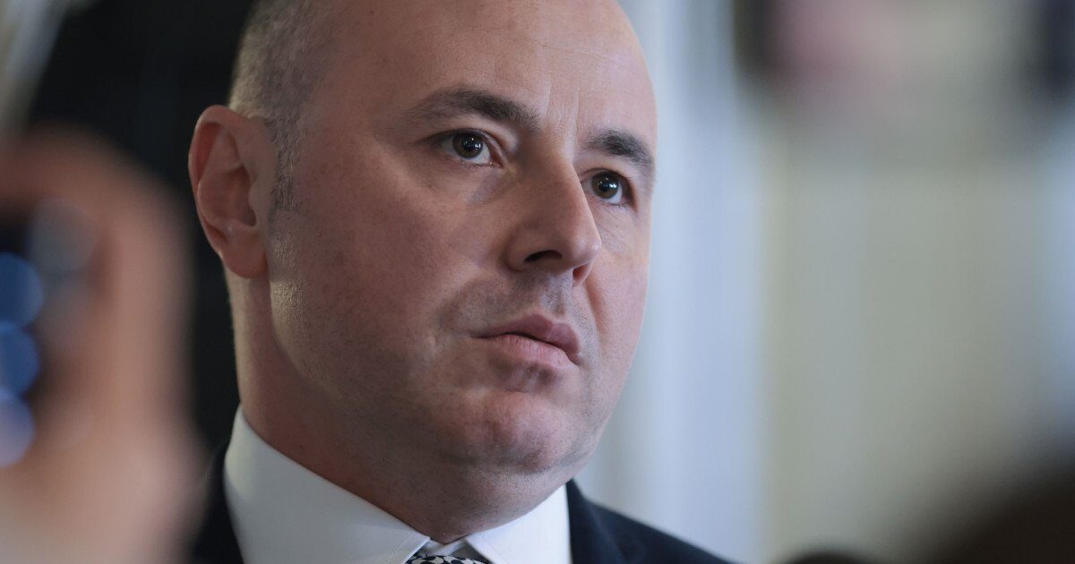 Muraru (PNL): PSD și AUR complotează pentru a „face bugetul României țăndări” Deputatul PNL Alexandru Muraru acuză PSD și AUR de „conspirație” privind modificarea legii bugetului de stat