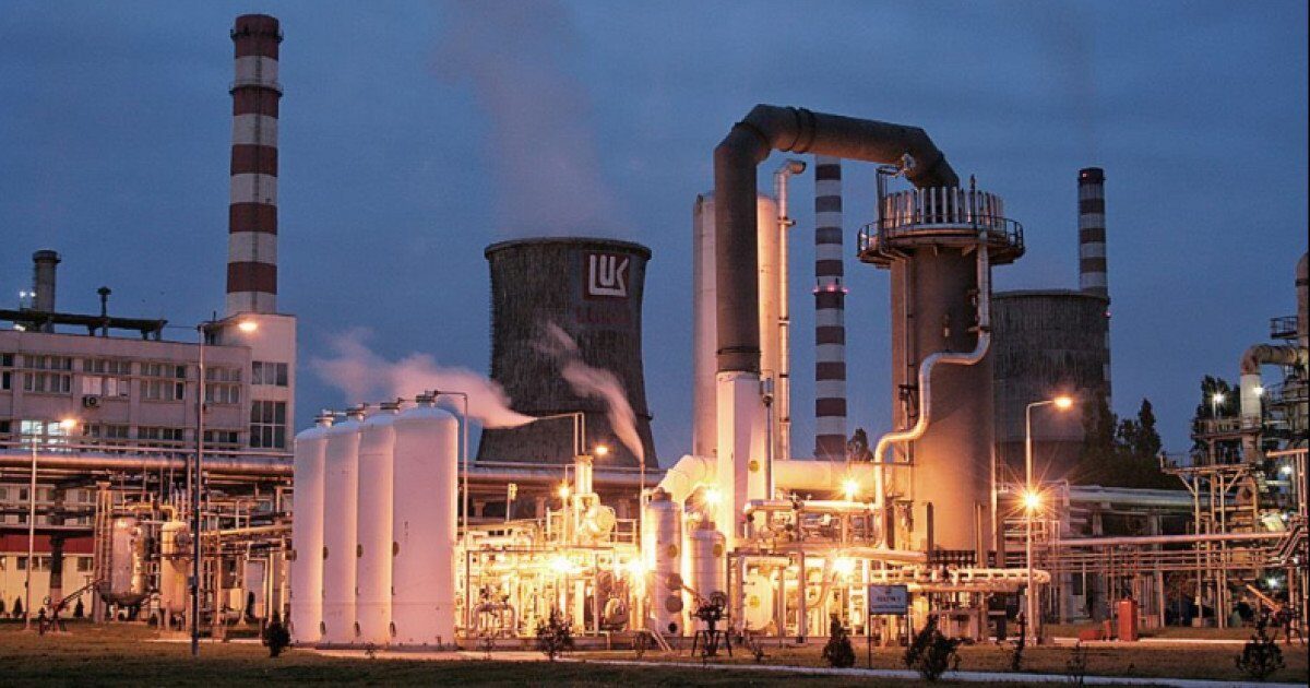 Lumina verde de la americani pentru repornirea rafinăriei Petrotel Lukoil Ministrul Energiei, Bogdan Ivan, a anunțat că Statele Unite ale Americii au dat un accept informal pentru repornirea rafinăriei Petrotel Lukoil