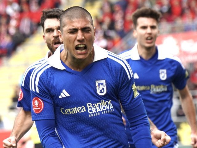 Juan Bauza, mijlocașul argentinian împrumutat de FCU Craiova la Atletico Nacional, ar putea reveni în SuperLiga, chiar dacă finanțatorul Adrian Mititelu preferă un transfer în străinătate